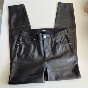 NWOT Express Women 2R Soft Faux Leather High Rise Straight Stretch Pants Black